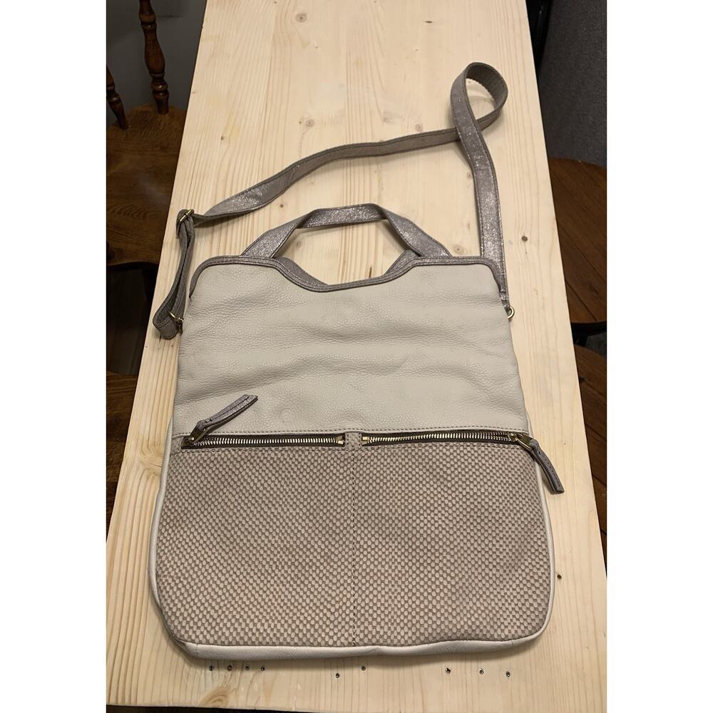 Fossil beige White & Metallic Silver Leather Flap over Handbag shoulder bag
